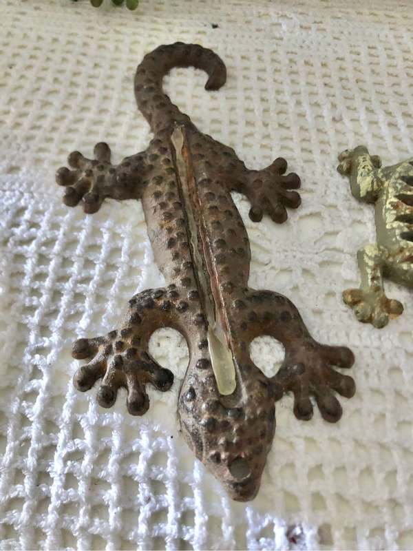 X2 Cast iron lizards