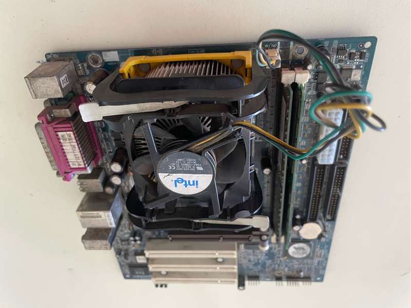 Intel Celeron D Motherboard Combo**Untested sold as is**756MB ram and Gigabyte Motherboard