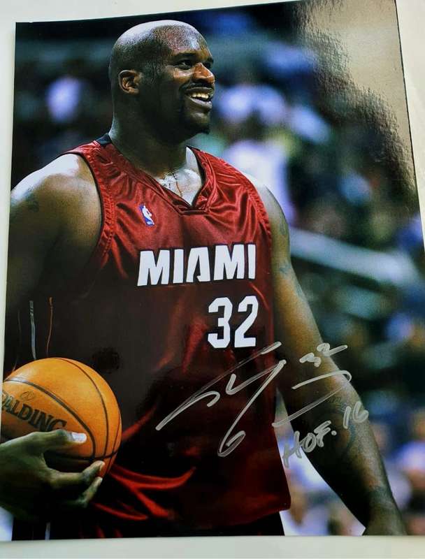 AUTHENTIC AUTOGRAPH BY SHAQUILLE O`NEAL - WITHOUT COA