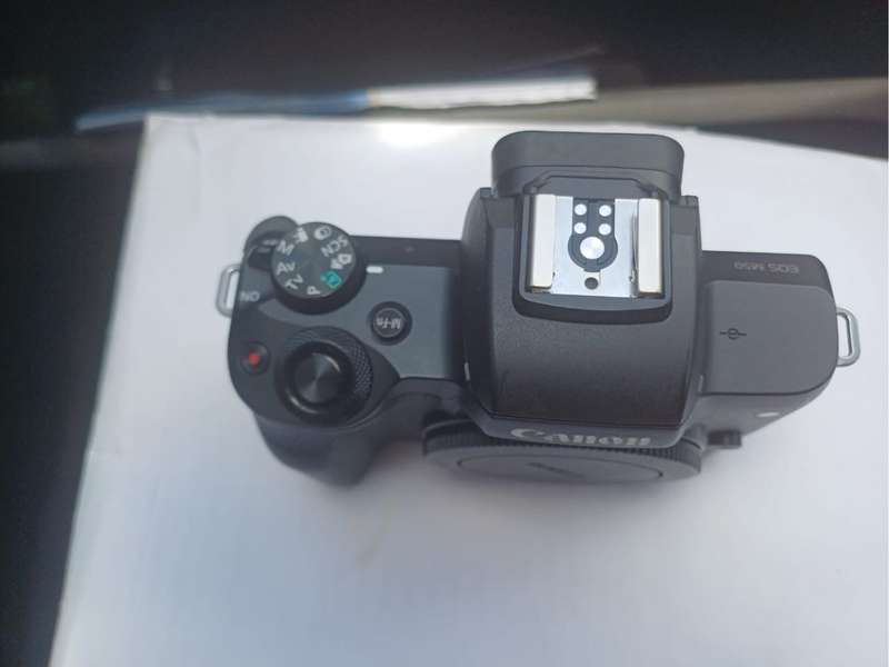 CANON EOS M50 MIRRORLESS CAMERA W/ 15-45MM + EF 75-300mm 1:4-5.6 III Lens & Many Extras Worth R7k!!!