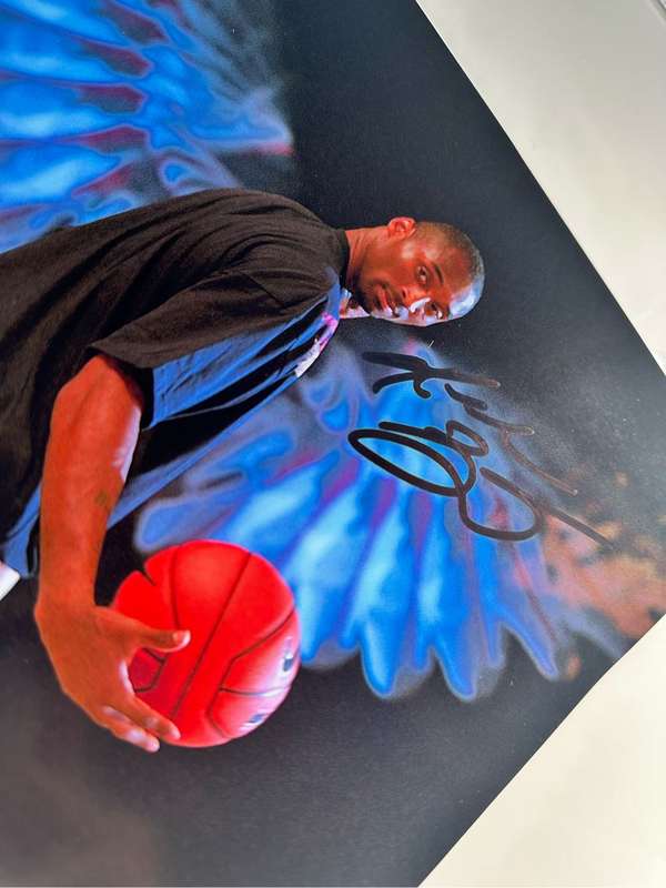 AUTHENTIC AUTOGRAPH BY KOBE BRYANT - WITHOUT COA