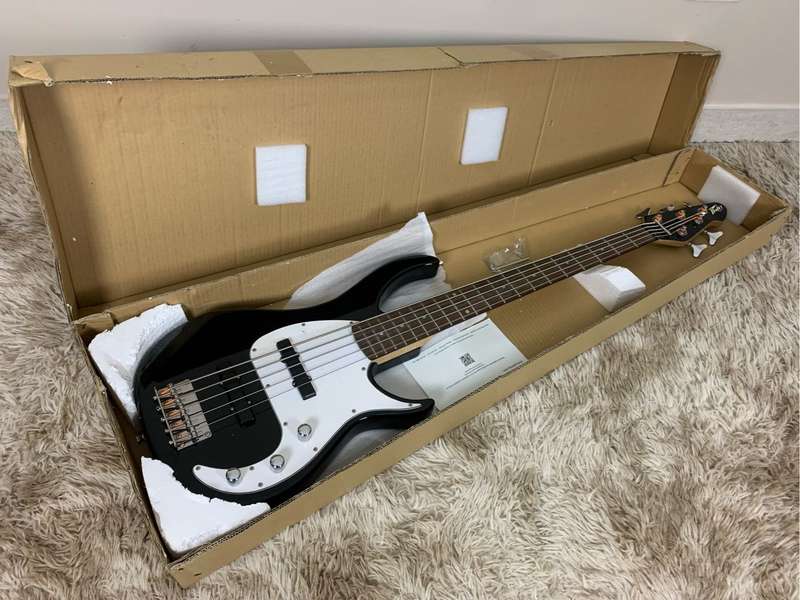 Peavey Milestone Bass Guitar 5-String