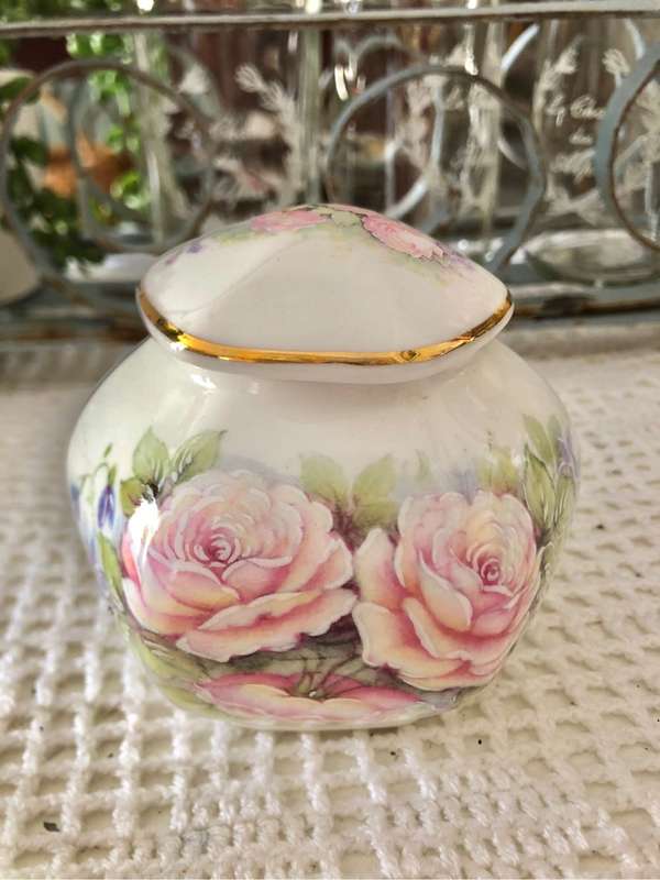 Crown fine bone China trinket holder