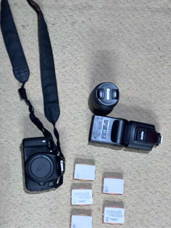 Canon EOS 700D(Megapixels: 18MP)