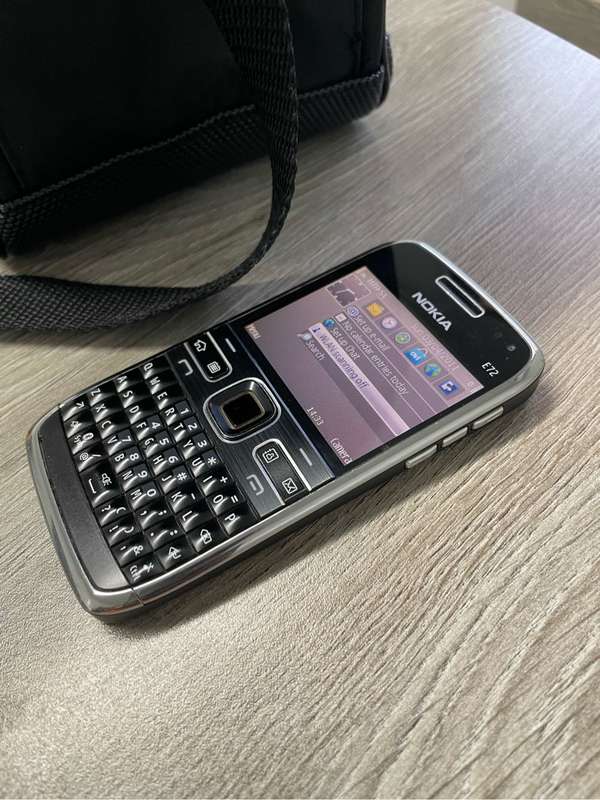 Nokia E72
