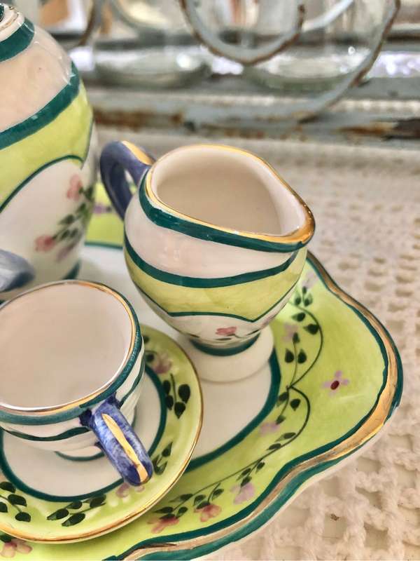 Miniature teaset