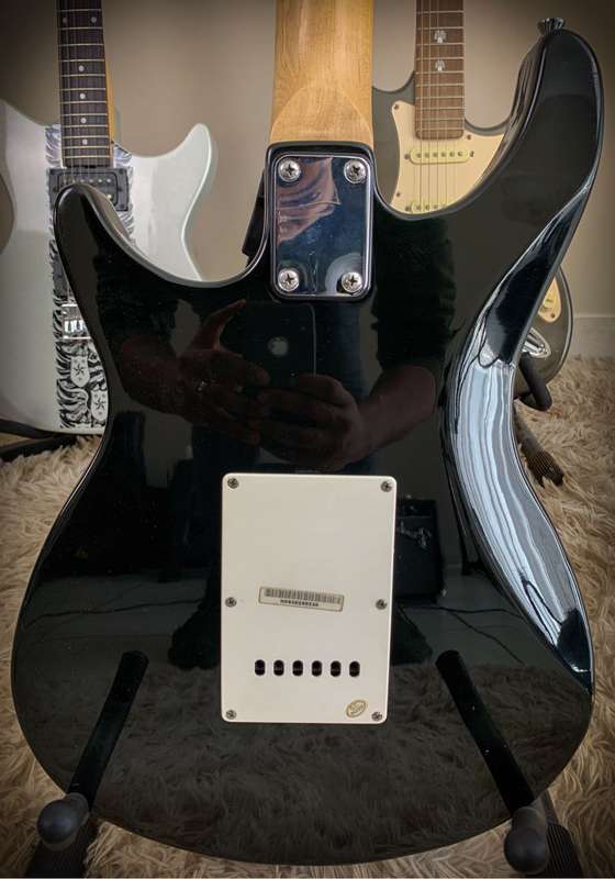 Behringer Electric Guitar and Santa Fe Amp Combo