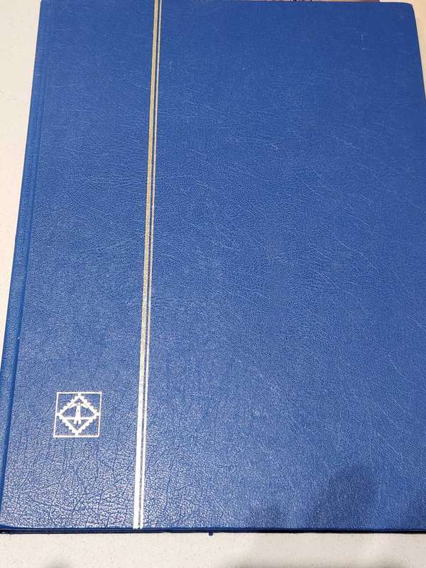 LIGHTHOUSE STOCK BOOK  16 WHITE 9-SLOT PAGES  SINGLE INTERLEAF  2nd HAND BUT NEAT