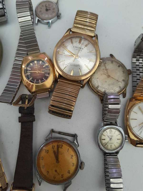 Mix bunch of wind up watches