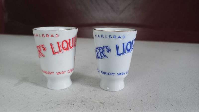 Vintage Carlsbad Becher's small red and blue Liqueur cups glasses
