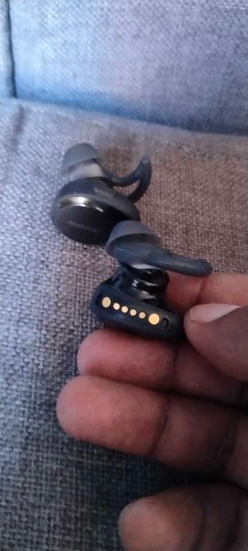 Bose SoundSport Free Wireless Earphones  Black
