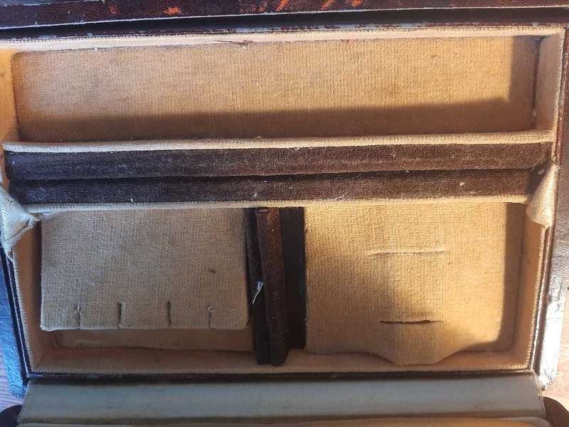 Joblot costume jewellery in vintage jewelary case