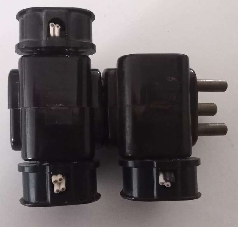 VINTAGE ADAPTER PLUGS