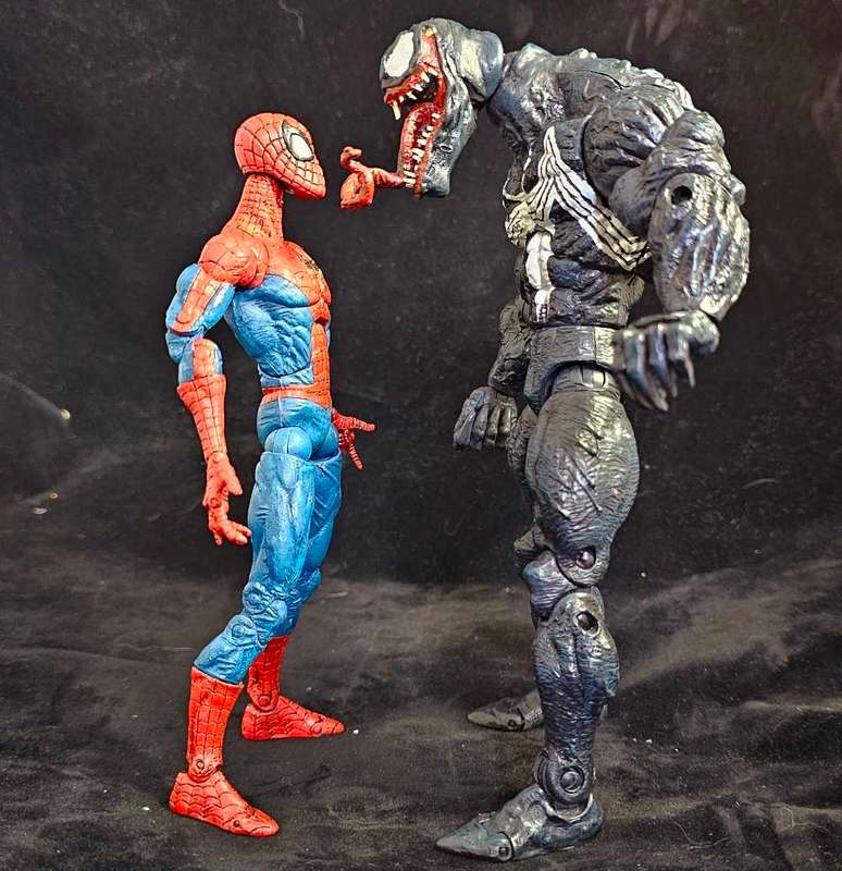 ToyBiz Marvel Spider-Man Classics Venom