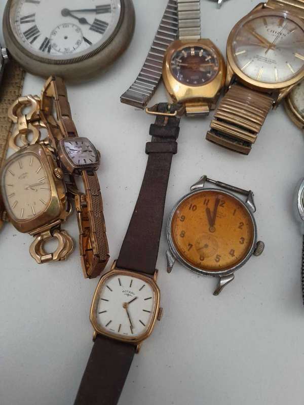 Mix bunch of wind up watches