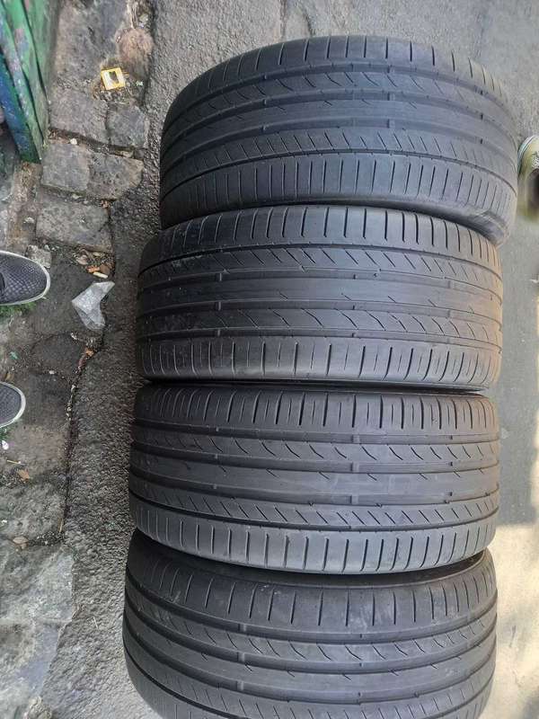 255/40/20 Continental Sport Contact. 75% thread life