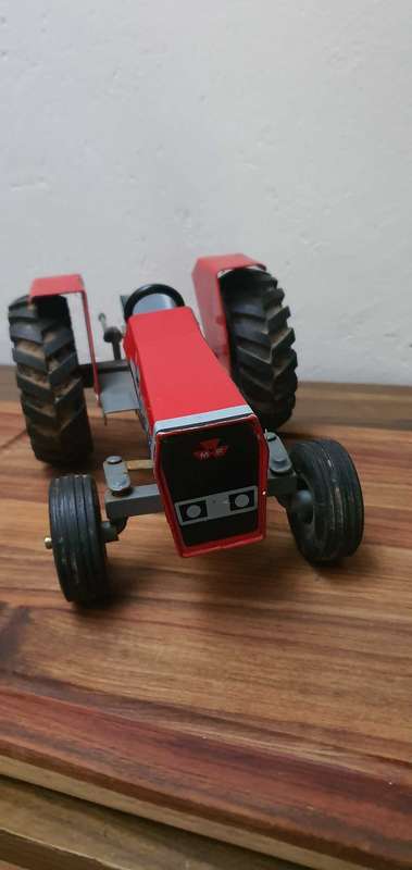 Massey Ferguson 290 model tractor 1:16