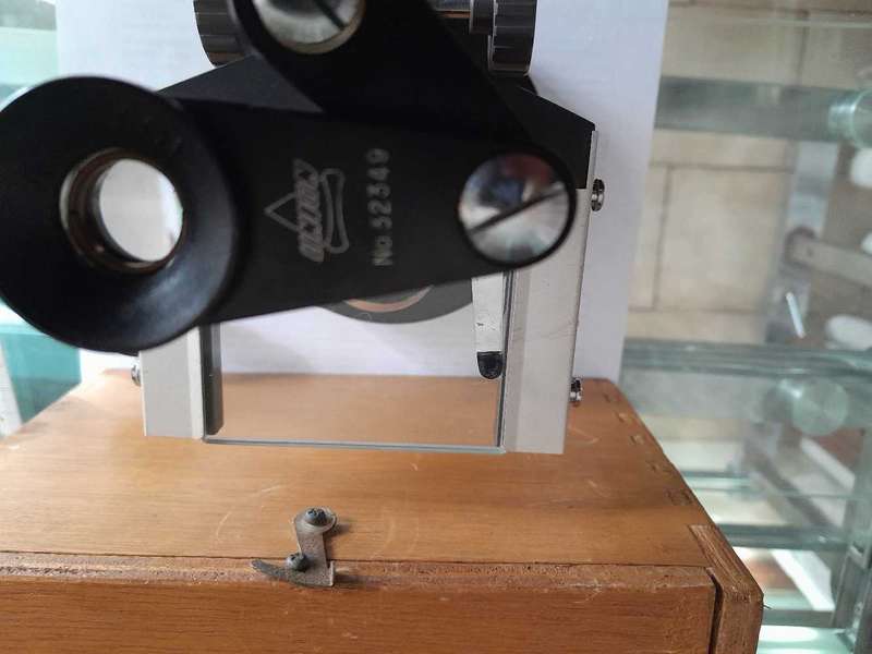 Union Japan Dissecting microscope.
