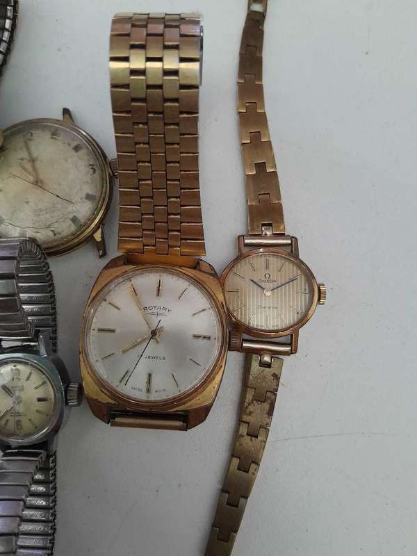 Mix bunch of wind up watches