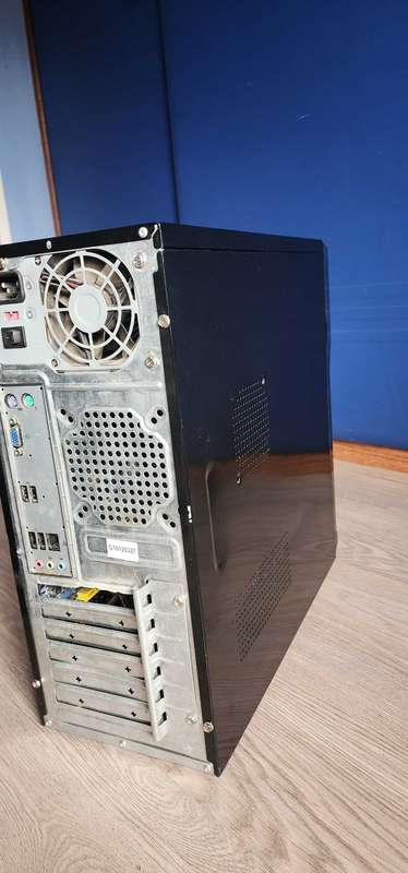 **For Sale: Intel Celeron G460 Desktop with 2GB DDR3 RAM and 500GB HDD**