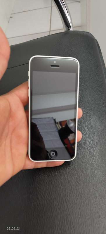 iPhone 5c 16GB White  A1529 (pre owned)
