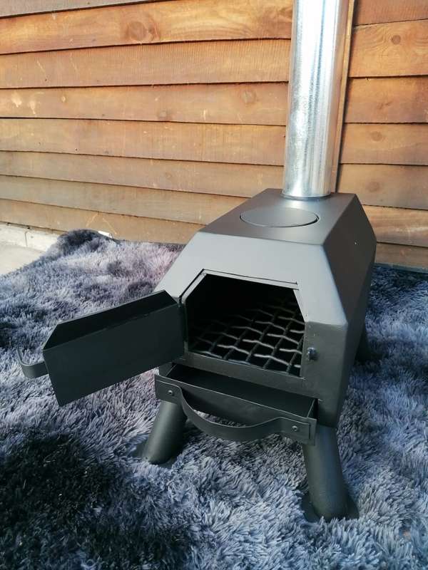 Proper 1 plate Rhino coal stove indoor and outdoor.can be used with wood or coal