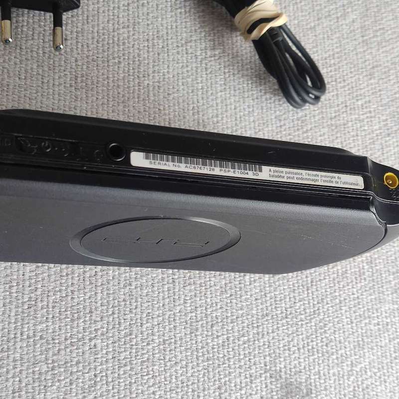 Sony Psp console With Memory card and charger