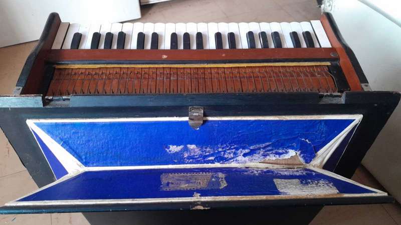 UNIQUE!!: Vintage HARMONIUM - Indian Musical Instrument - 3 and 1/4 Octave