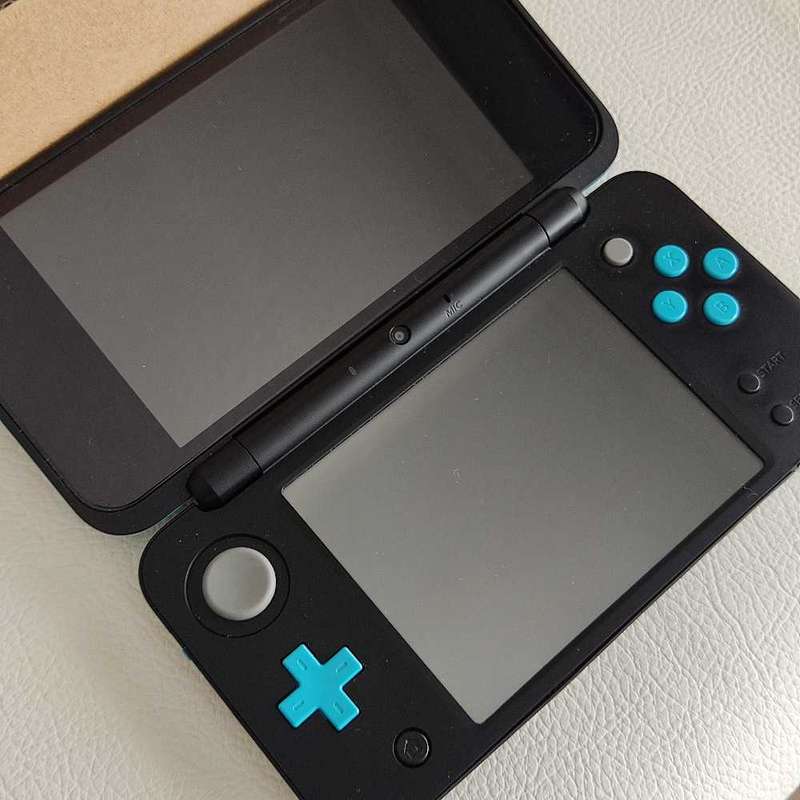 "New" Nintendo 2ds Xl Console with Original Packaging