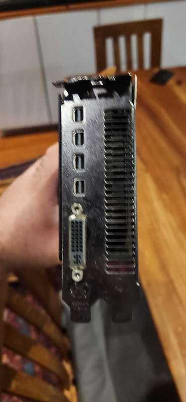Amd radeon hd 6990 dual-gpu 4gb