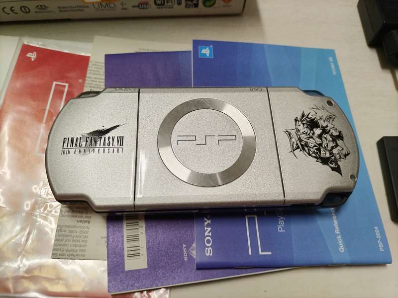 LIMITED EDITION PSP 2000 FINAL FANTASY VII CRISIS CORE