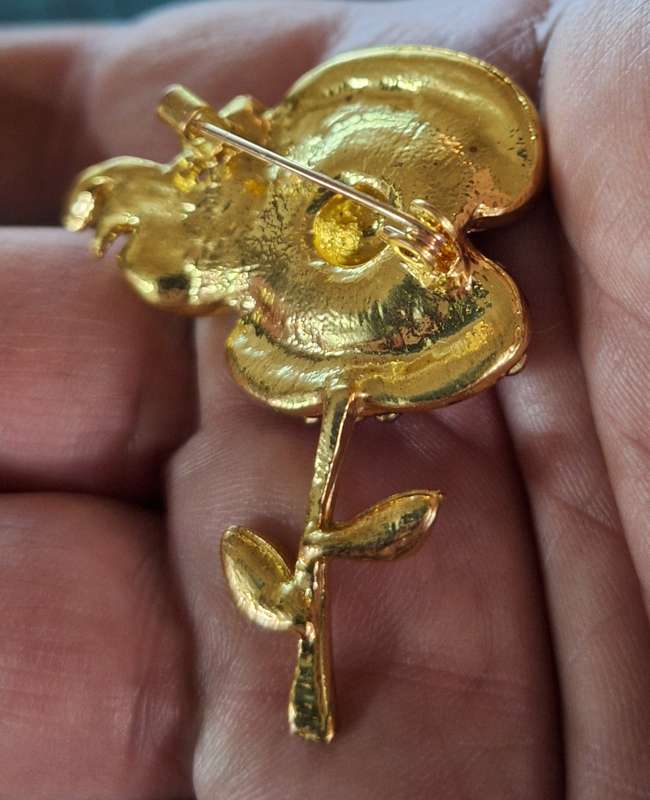 Poppy pin