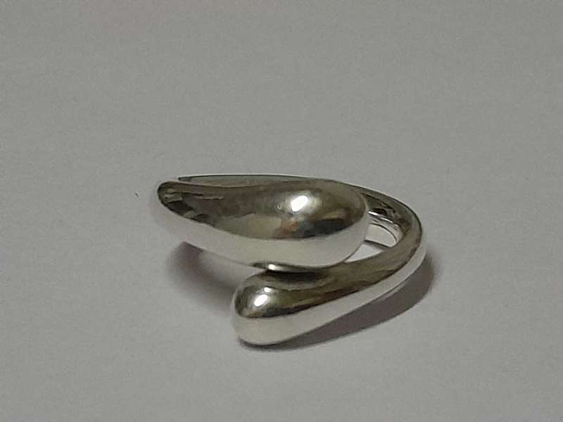 Tiffany & CO, 925 Silver Teardrop Ring.