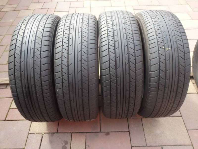 Available 4 pcs 215/60/17 #Yokohama used