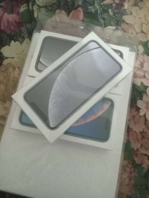 IPhone XR 64gb box pack
