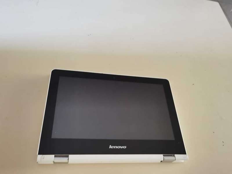 TOUCH SCREEN LENOVO YOGA 300 Intel® N3060 | 4GB RAM | 500 GB SATA DRIVE