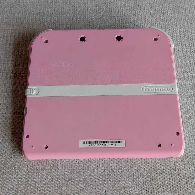 Nintendo 2ds console with original charger and stylus