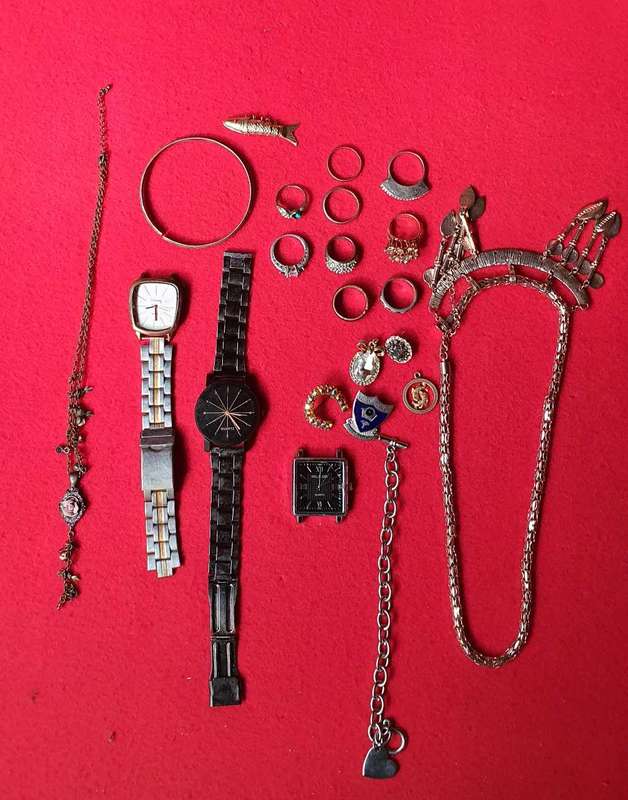 22 × Jewellery Items