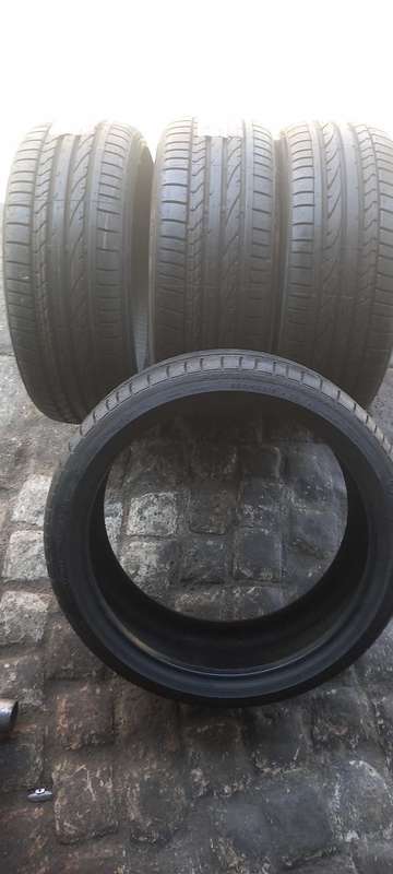 205/40/18 Runflat Bridgestone. 100% life