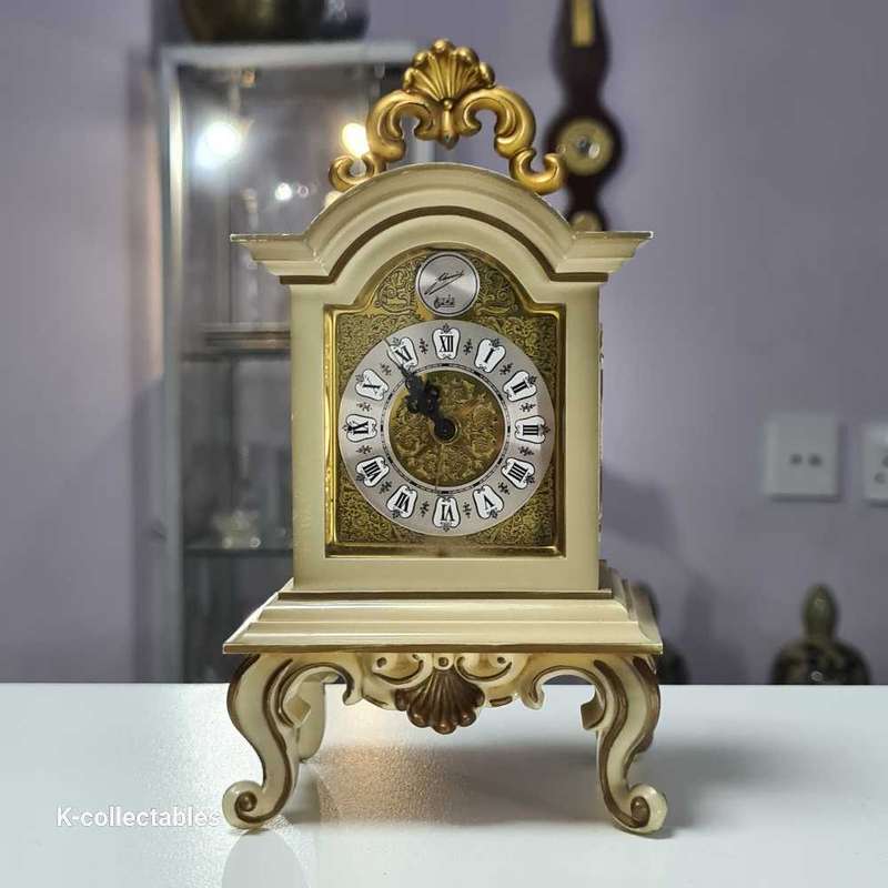 2 x beautiful Vintage clocks.