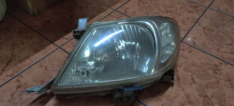 Toyota Hilux D4D 09-11 Original Headlights