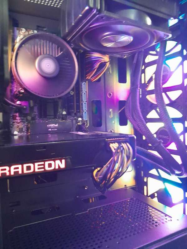 (RARE) R9 Fury X gaming pc