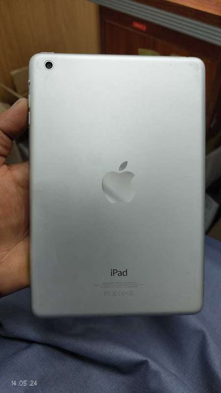 iPad Mini 16GB WiFi only (Touch cracked) (Pre Owned)
