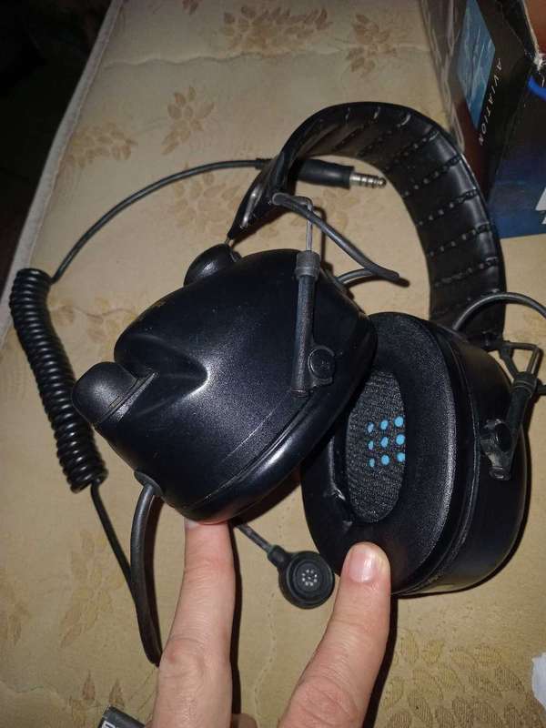 Helicopter headset, make: Peltor Aviation, Model No. 8103