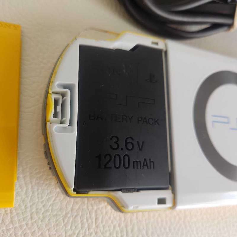 Sony Psp 2000 The Simpsons Limited Edition Console