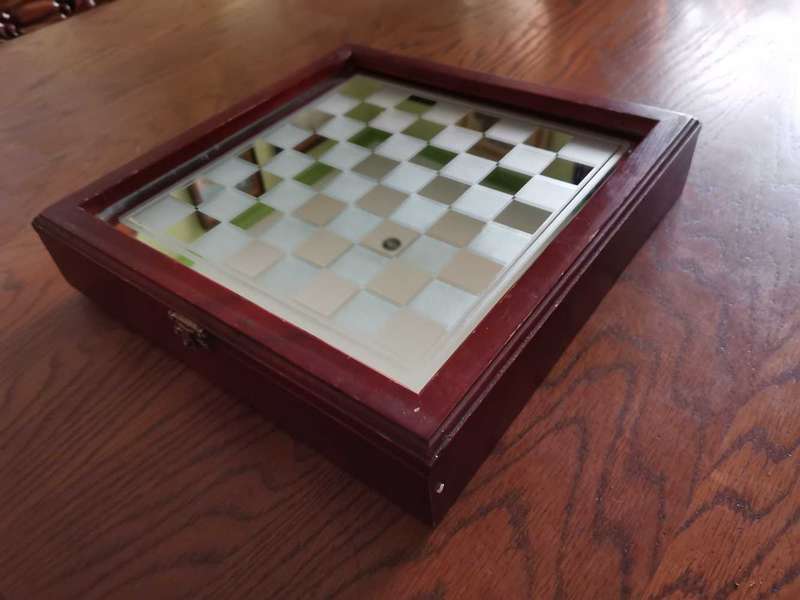 CHESS set Glass in wooden box with mirror finish board