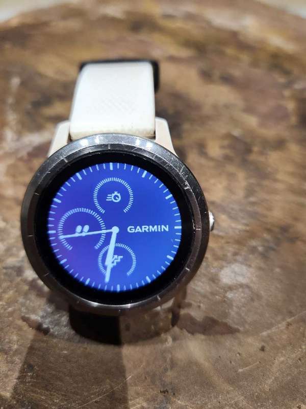 Garmin Vivoactive 3 & charger - USED (shows wear/ discolouration) - OUTSTANDING watch