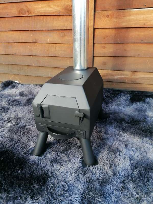 Proper 1 plate Rhino coal stove indoor and outdoor.can be used with wood or coal
