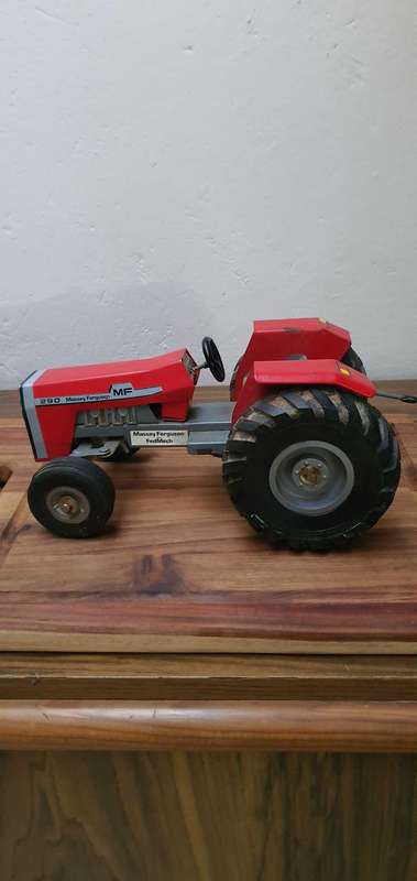 Massey Ferguson 290 model tractor 1:16