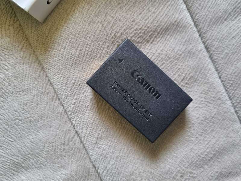 Canon EOS  Rebel SL2/200D